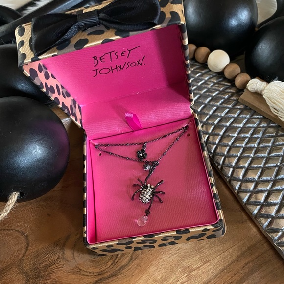 Betsey Johnson Spider Necklace - Picture 1 of 6
